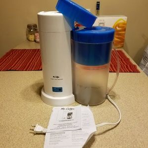 BNWOT Mr. Coffee Iced Tea Maker.